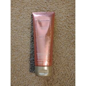 Bath & Body Works: Champagne Toast Ultimate Hydration Body Cream